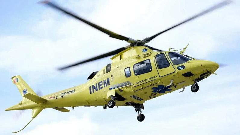 Ferido grave transportado de helicóptero para o hospital