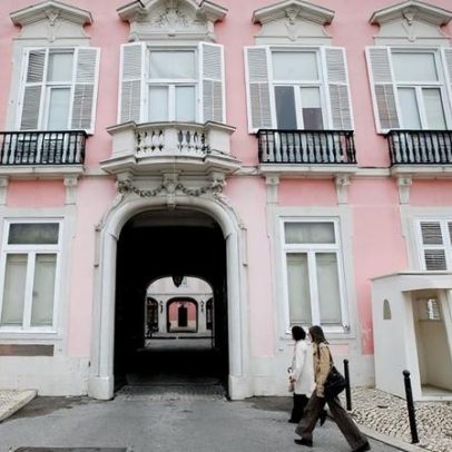 MNE recorda Emergência Consular 24 horas para apoiar portugueses