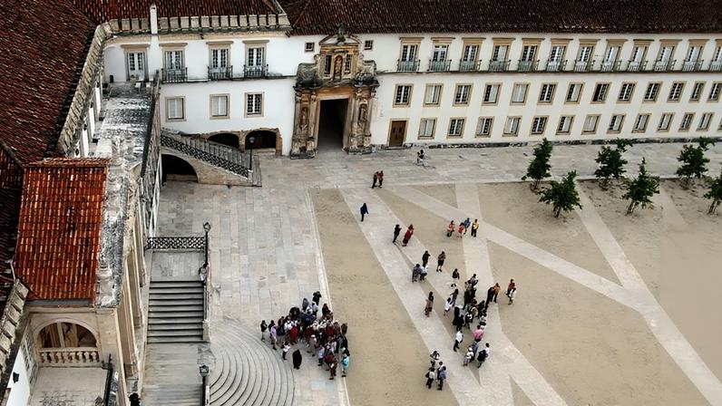 Universidade de Coimbra está a investigar alegados casos de racismo de alunos - reitor