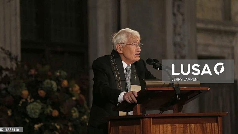 Morreu o filósofo alemão Jürgen Habermas, aos 96 anos