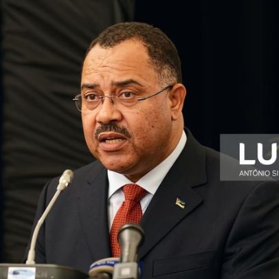 Ex-ministro Chang deportado para Moçambique após libertação nos EUA