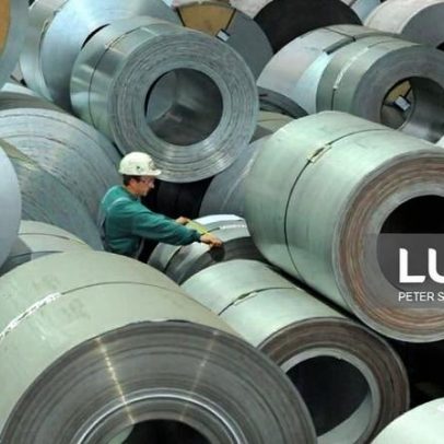 Preços na produção industrial caem 3,5% em fevereiro, confirma INE