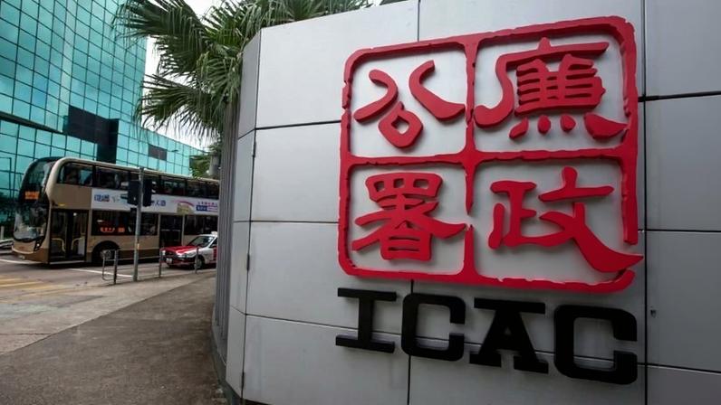 Hong Kong aumenta pressão regulatória com buscas em corretoras chinesas