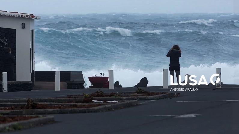 Depressão Therese coloca todas as ilhas dos Açores sob avisos laranja e amarelo