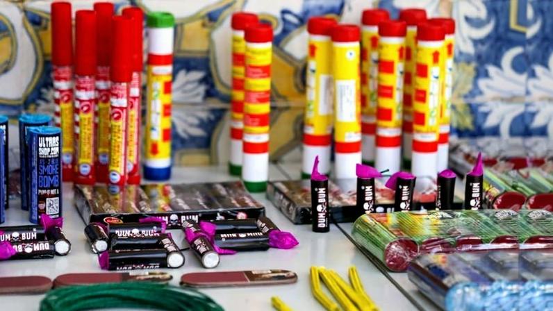 Pirotecnia ilegal domina multas no futebol e motiva campanha de sensibilização