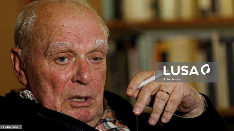 Livro inédito de poemas de António Lobo Antunes vai ser publicado em abril