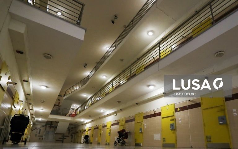 Prisões atingiram em 2025 capacidade máxima pela primeira vez em seis anos