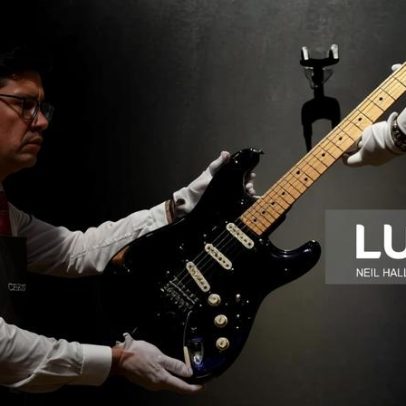 Guitarra dos Pink Floyd atinge recorde de 14,55 milhões de dólares em leilão