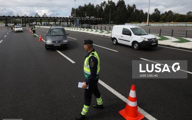A1 parcialmente reaberta em Gaia após corte por incêndio em camião de cerveja