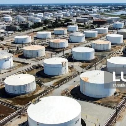 Brent abre em alta e aproxima-se dos 105 dólares por barril