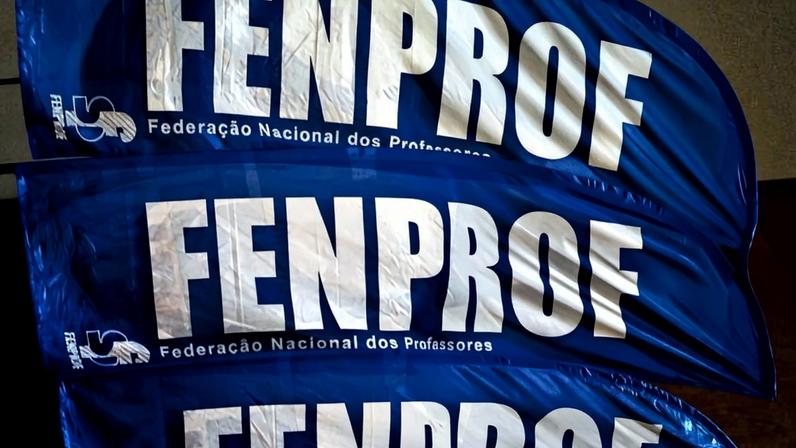 Professores entregam milhares de postais na residência oficial do primeiro-ministro