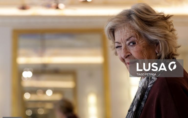 Governo atribui Medalha de Mérito Cultural a Simone de Oliveira no Dia Mundial do Teatro