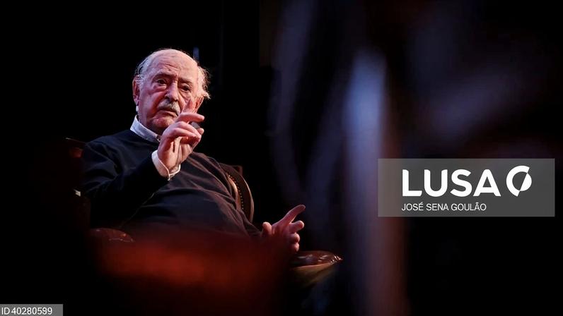 Parlamento homenageia carreira de “inconfundível qualidade” de Ruy de Carvalho