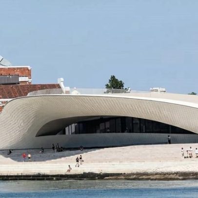 Exposição de Anna Maria Maiolino no MAAT revela força do corpo e da matéria