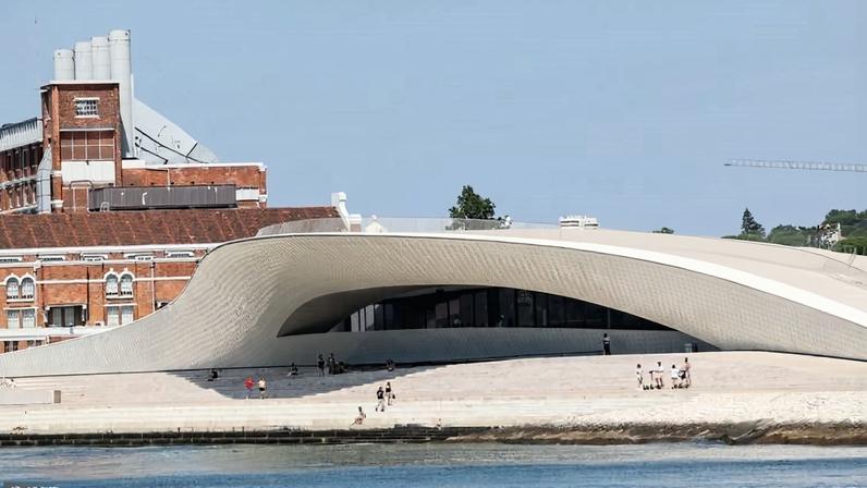 Exposição de Anna Maria Maiolino no MAAT revela força do corpo e da matéria