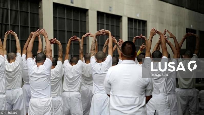 Pelo menos 500 pessoas morreram nas prisões em El Salvador nos últimos quatro anos - ONG