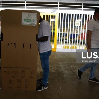 Colombianos votam nas legislativas marcadas pela violência de grupos armados