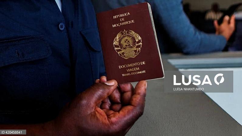 Moçambique planeia emitir 3 mil passaportes em 30 dias para conter emigração