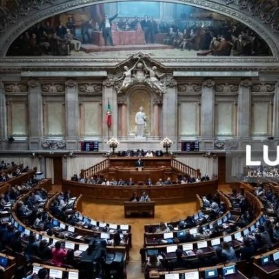 Lay-off pago a 100% é aprovado, PSD e IL votaram contra