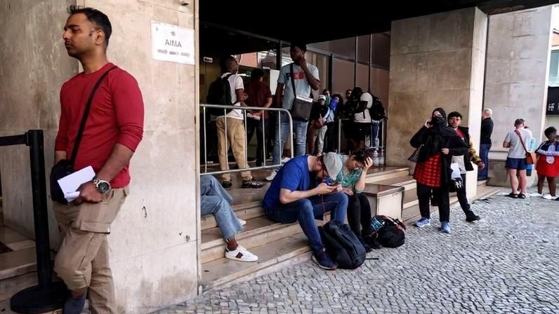 Imigrantes lamentam aumento das taxas da agência para as migrações