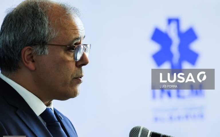 Antigo presidente do INEM diz que Governo sabia de impasse em concursos para helicópteros