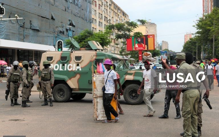 Empresa portuguesa vandalizada nas manifestações em Moçambique fecha portas
