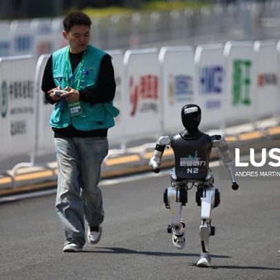 China reúne mais de 300 robôs numa meia-maratona em Pequim
