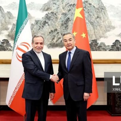 Wang Yi garante a Teerã apoio de Pequim à defesa da soberania iraniana