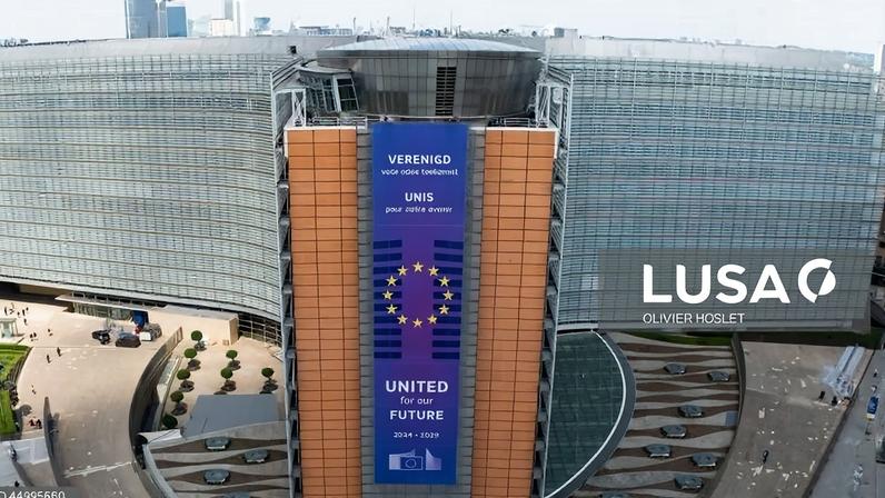 Bruxelas acusa plataformas de conteúdos pornográficos de permitirem acesso a menores