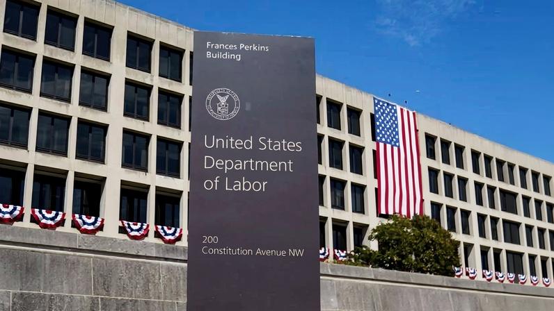 EUA perderam 92.000 empregos no mês passado e taxa de desemprego subiu para 4,4%