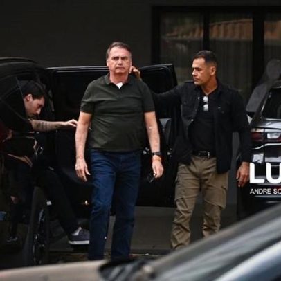 Bolsonaro recebe alta hospitalar e inicia prisão domiciliária