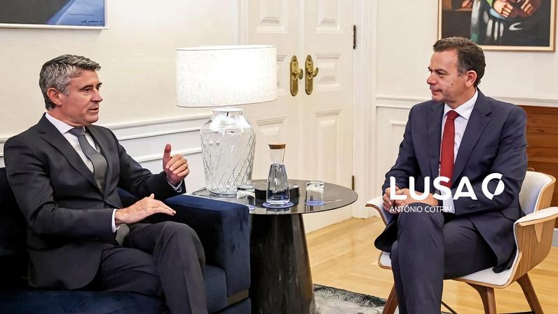 Montenegro e Carneiro reuniram-se esta tarde para debater órgãos externos do parlamento