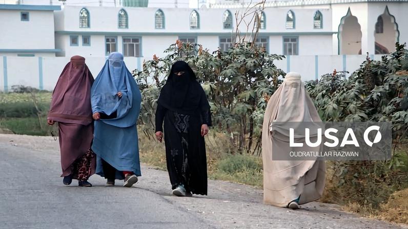 ONU alerta que mundo pode habituar-se às restrições das mulheres afegãs