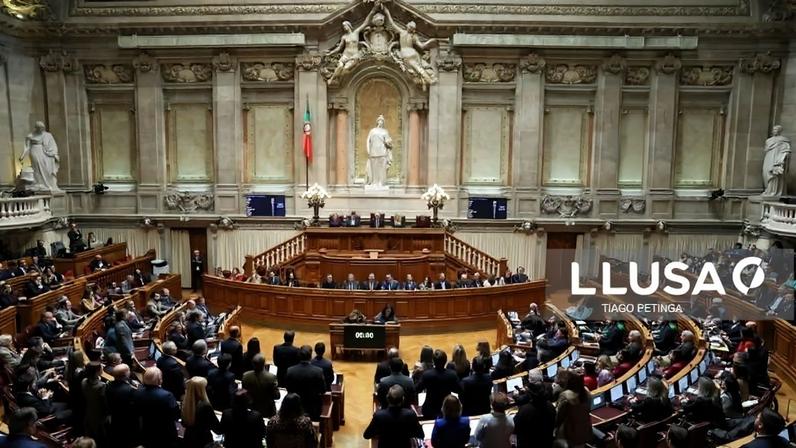 Parlamento chumba novas regras para empresas comunicarem contratações