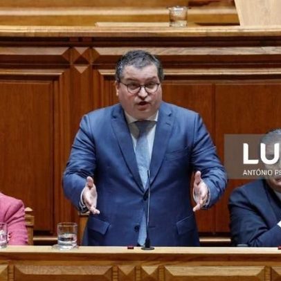 PS quer ouvir Miranda Sarmento no parlamento sobre projeção da dívida