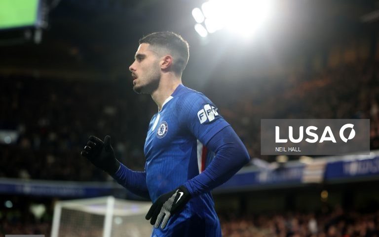 UEFA avisa Pedro Neto após empurrão a apanha-bolas