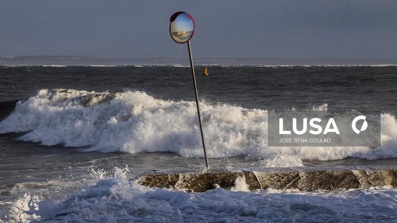 Doze distritos do continente sob aviso amarelo devido à neve e agitação marítima