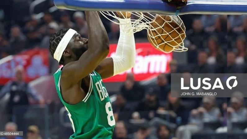 Neemias com recorde de carreira na NBA de 27 pontos no triunfo sobre os Sixers