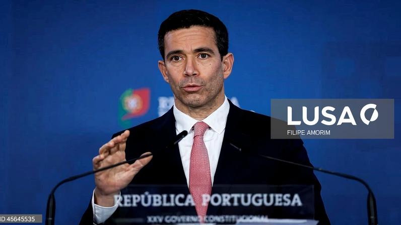 Ministro Leitão Amaro não pretende alterar a estrutura regulatória dos media
