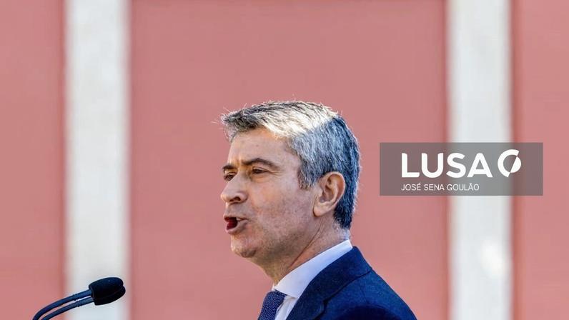 Líder do PS pede esclarecimentos sobre instruções para reduzir cirúrgicas no SNS