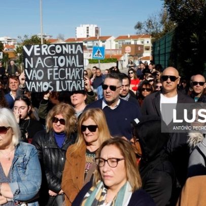 Protesto de 500 pessoas contra encerramento da urgência obstétrica no Barreiro