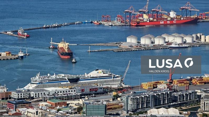 Apenas nove embarcações comerciais atravessaram estreito de Ormuz desde segunda-feira