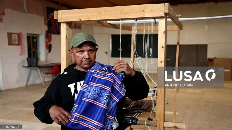 Único artesão de panu di téra em Portugal defende ensino e alerta para imitações