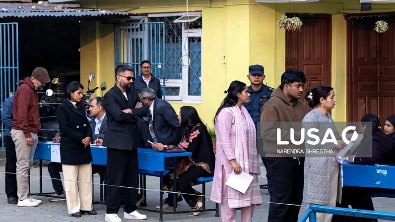 Urnas abrem na primeira eleição do Nepal após protestos de jovens derrubarem Governo