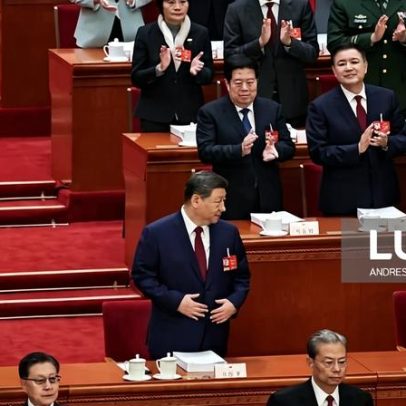 Xi pede reforçar combate à corrupção no Exército após purgas na liderança