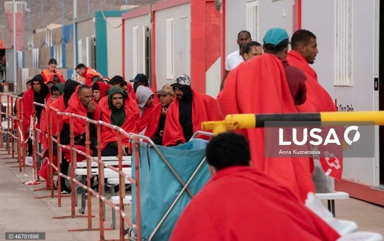 Ordens de expulsão recuam na UE e saídas sobem no 4.º trimestre de 2025