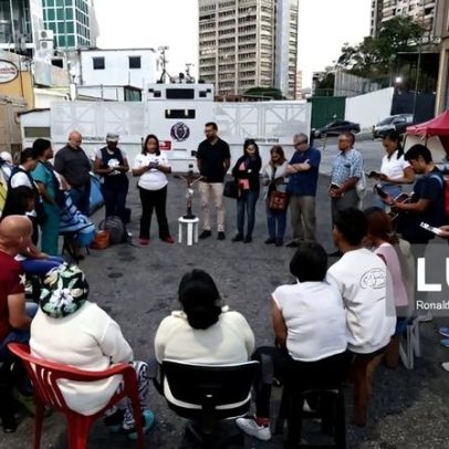 Familiares de presos políticos na Venezuela pedem visita de Delcy Rodríguez