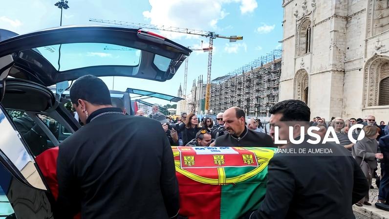 Com risos, lágrimas e Benfica, despedida de António Lobo Antunes foi ao pé de Camões