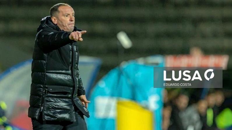 Petit quer Santa Clara a olhar para cima e a continuar a vencer na I Liga