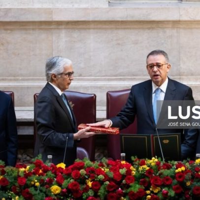 António José Seguro presta juramento sobre a Constituição